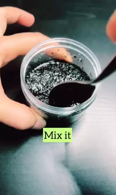 Menunda tumbuhnya uban dengan hair oil dari 3 jenis minyak Berbagai sumber