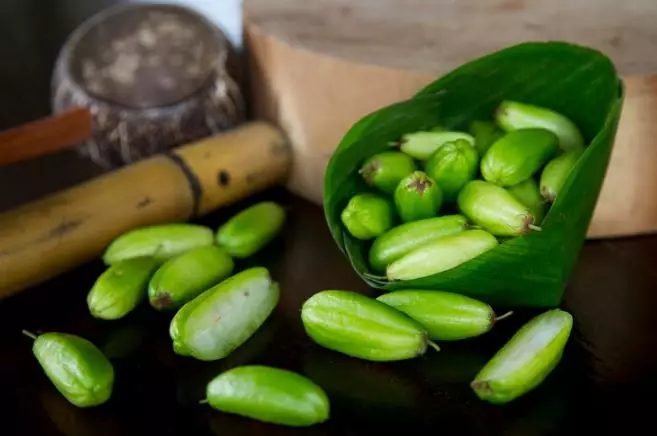 Atasi gigi kuning jadi kinclong pakai 1 buah-buahan Berbagai sumber Atasi gigi kuning jadi kinclong pakai 1 buah-buahan Berbagai sumber