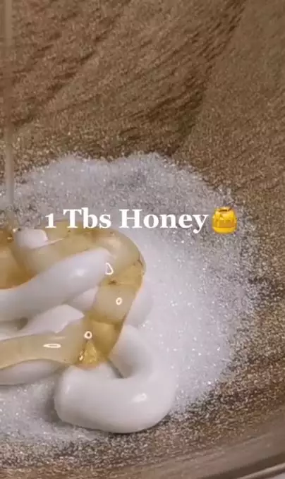 Memutihkan tangan pakai 1 produk pembersih gigi Berbagai sumber Memutihkan tangan pakai 1 produk pembersih gigi Berbagai sumber