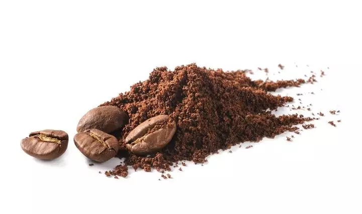 Hitamkan kembali uban pakai 2 bahan dapur Berbagai sumber