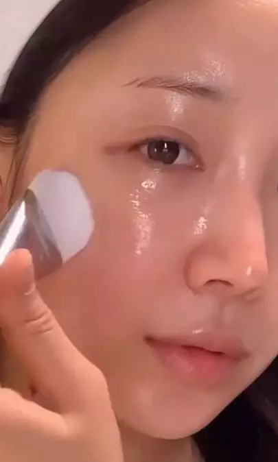 Atasi wajah kendur dan penuh keriput Berbagai sumber Atasi wajah kendur dan penuh keriput Berbagai sumber