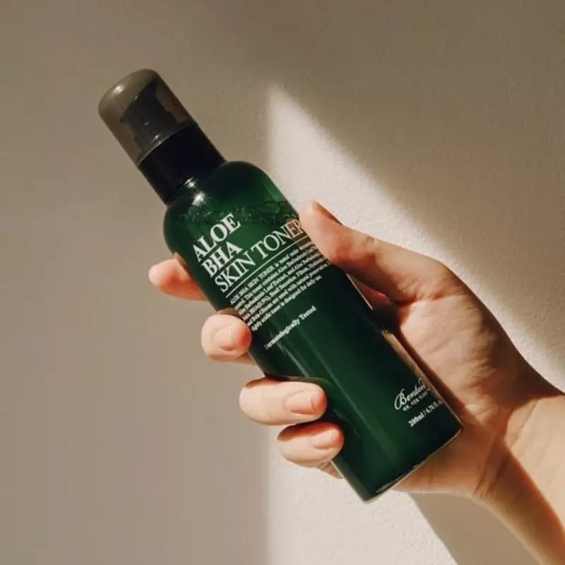 Rekomendasi skincare penghilang bekas jerawat  berbagai sumber