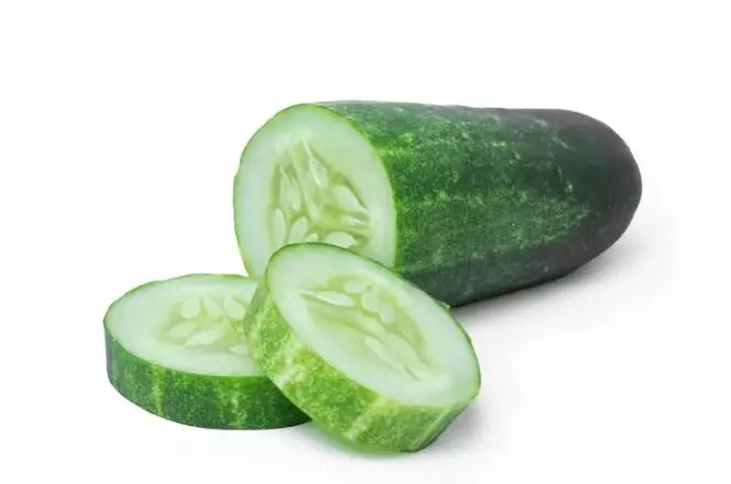 Cerahkan kantung mata hitam pakai krim dari 1 jenis buah Berbagai sumber