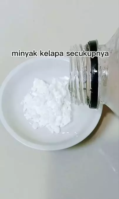 Putihkan gigi bernoda kuning Berbagai sumber