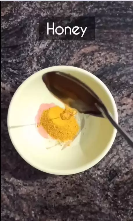 trik samarkan wajah penuh flek hitam berbagai sumber