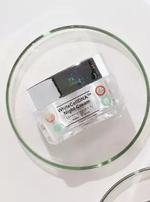 Produk skincare memutihkan wajah berbagai sumber