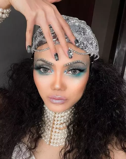 Rina Nose dandan jadi karakter terkenal © Instagram Rina Nose dandan jadi karakter terkenal © Instagram