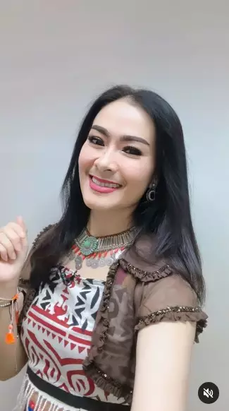 Iis Dahlia perawatan tanam benang © Instagram Iis Dahlia perawatan tanam benang © Instagram