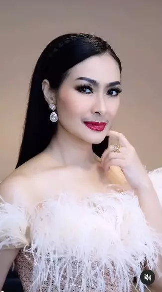 Iis Dahlia perawatan tanam benang © Instagram Iis Dahlia perawatan tanam benang © Instagram