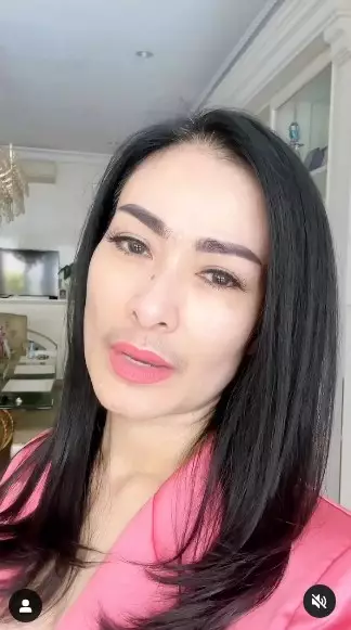 Iis Dahlia perawatan tanam benang © Instagram Iis Dahlia perawatan tanam benang © Instagram