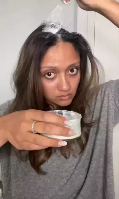 trik hempas kerak ketombe di rambut © TikTok trik hempas kerak ketombe di rambut © TikTok