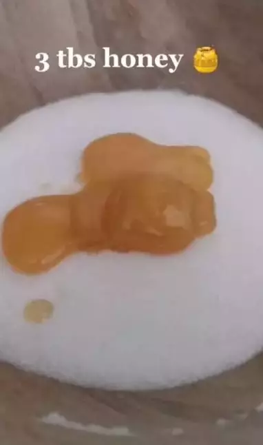 Memudarkan flek hitam dan kulit kusam Berbagai sumber Memudarkan flek hitam dan kulit kusam Berbagai sumber