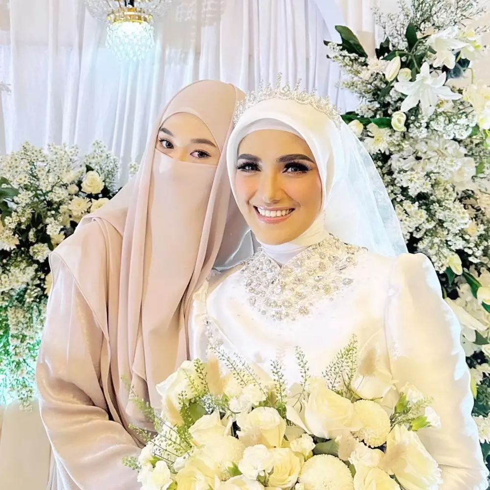 potret nadya mustika pakai makeup bak barbie © instagram