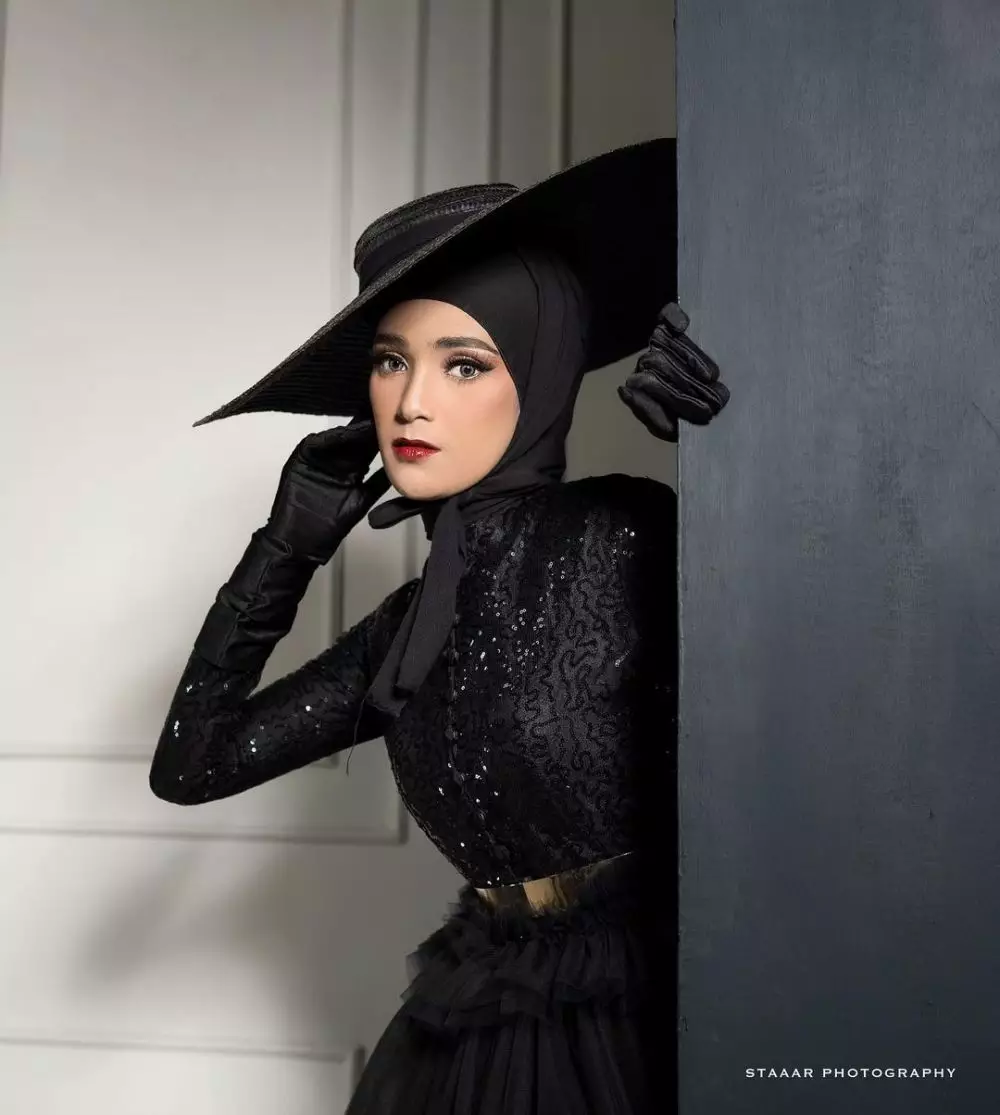potret nadya mustika pakai makeup bak barbie © instagram