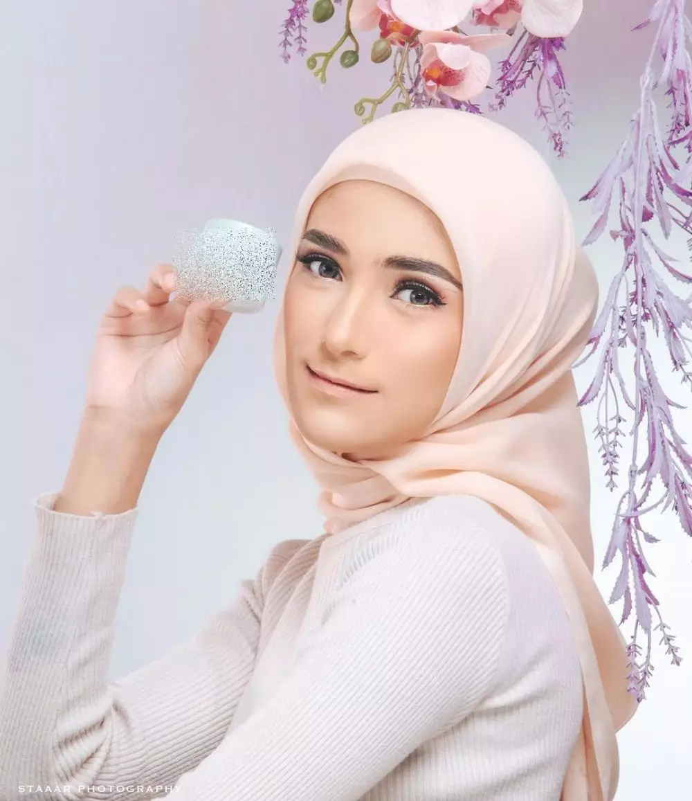 potret nadya mustika pakai makeup bak barbie © instagram