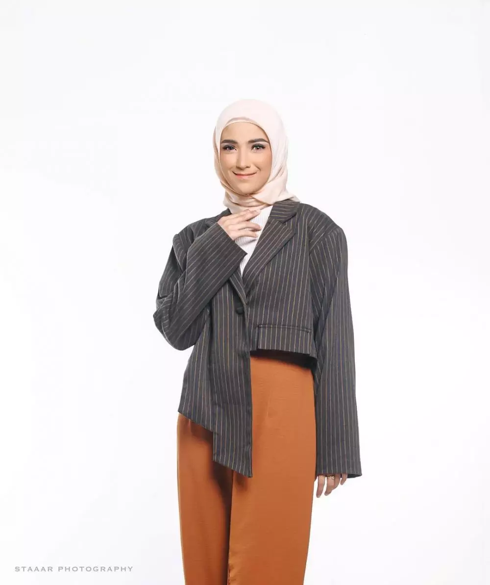 potret nadya mustika pakai makeup bak barbie © instagram