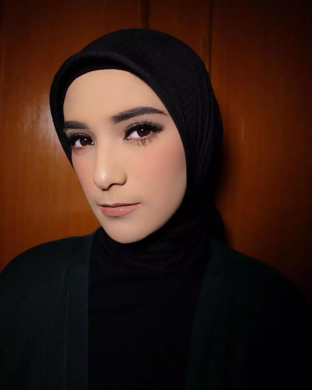 potret nadya mustika pakai makeup bak barbie © instagram