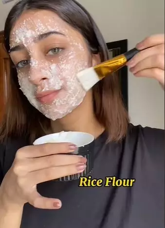 Memutihkan kulit kusam dan tidak merata Berbagai sumber