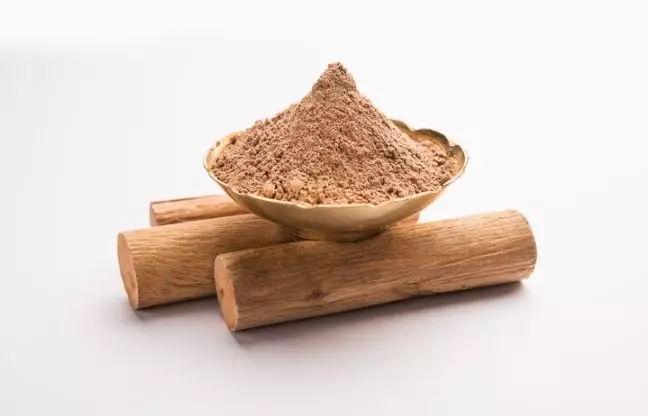 Putihkan wajah kusam dan tidak merata Berbagai sumber