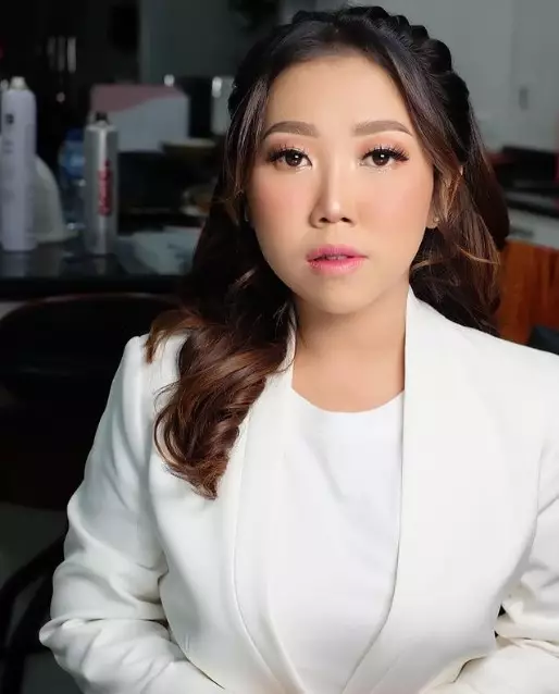 Kiky Saputri sebelum dan usai perawatan © berbagai sumber Kiky Saputri sebelum dan usai perawatan © berbagai sumber