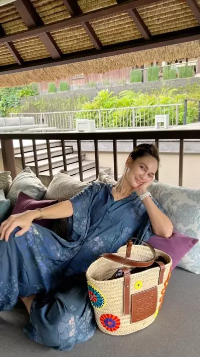 Luna Maya tanpa makeup jadi sorotan © berbagai sumber Luna Maya tanpa makeup jadi sorotan © berbagai sumber