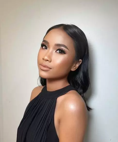 Ayya Renita tampil makeup tebal © Instagram