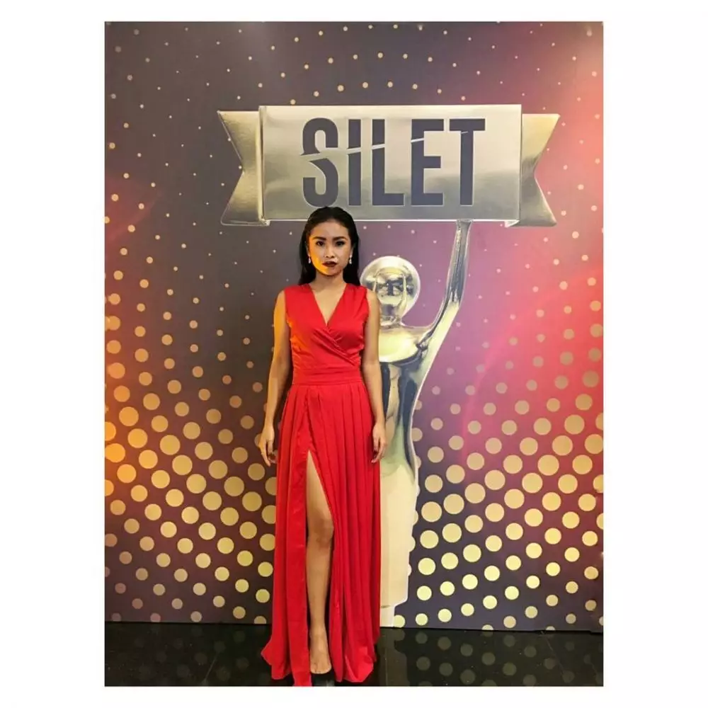 Ayya Renita tampil makeup tebal © Instagram