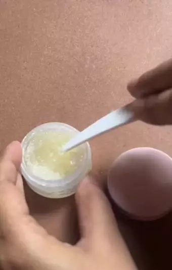 Bikin bibir merah alami dan antikering Berbagai sumber Bikin bibir merah alami dan antikering Berbagai sumber