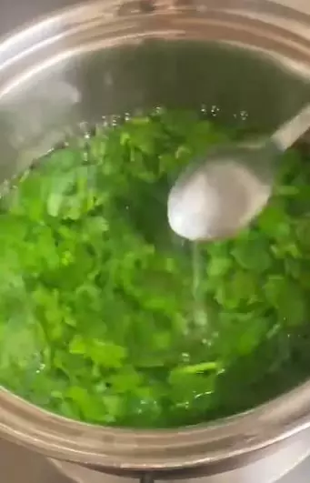 Cegah kulit wajah mengendur pakai peterseli Berbagai sumber