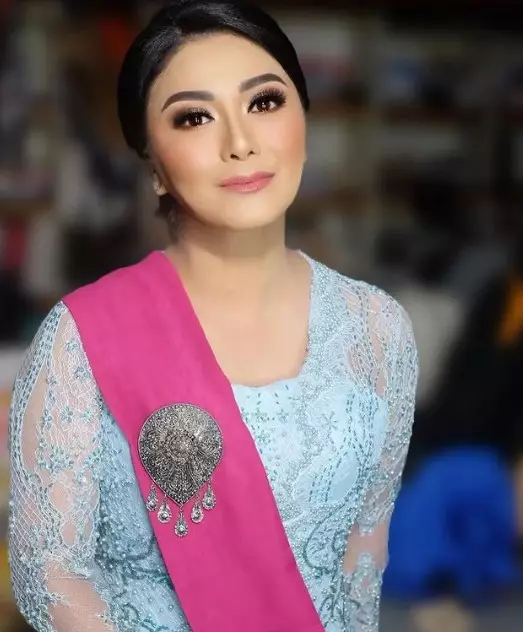 Tamara Geraldine pakai makeup tebal © Instagram Tamara Geraldine pakai makeup tebal © Instagram