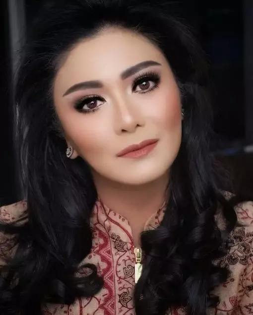 Tamara Geraldine pakai makeup tebal © Instagram Tamara Geraldine pakai makeup tebal © Instagram