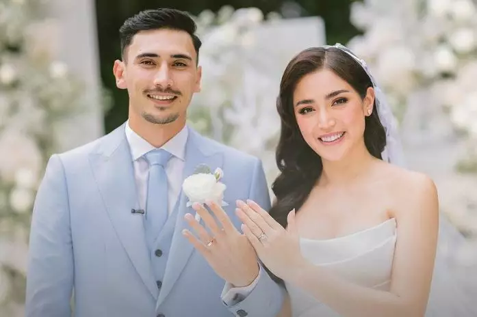 artis menikah dua kali gaya sederhana © Instagram