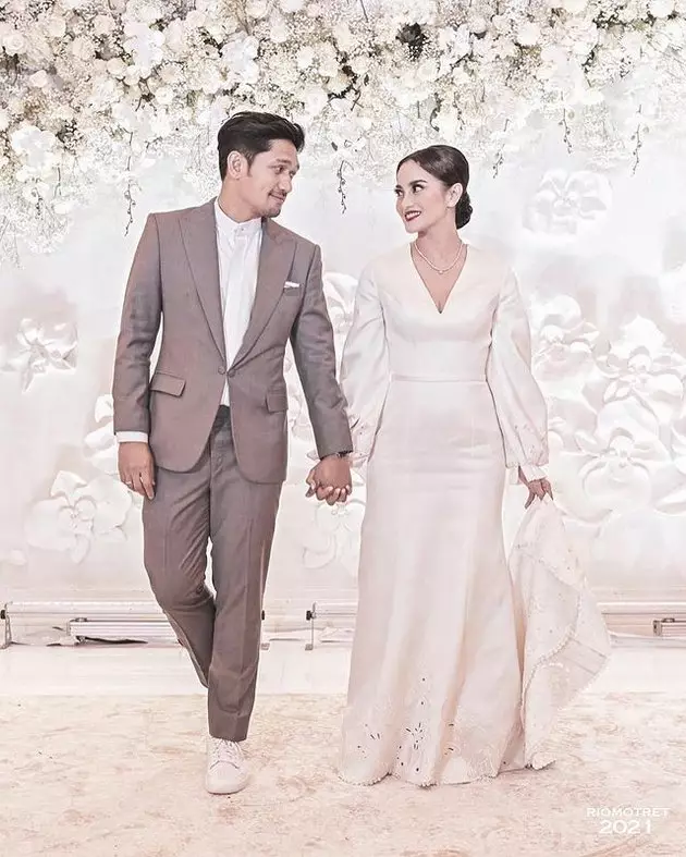 artis menikah dua kali gaya sederhana © Instagram