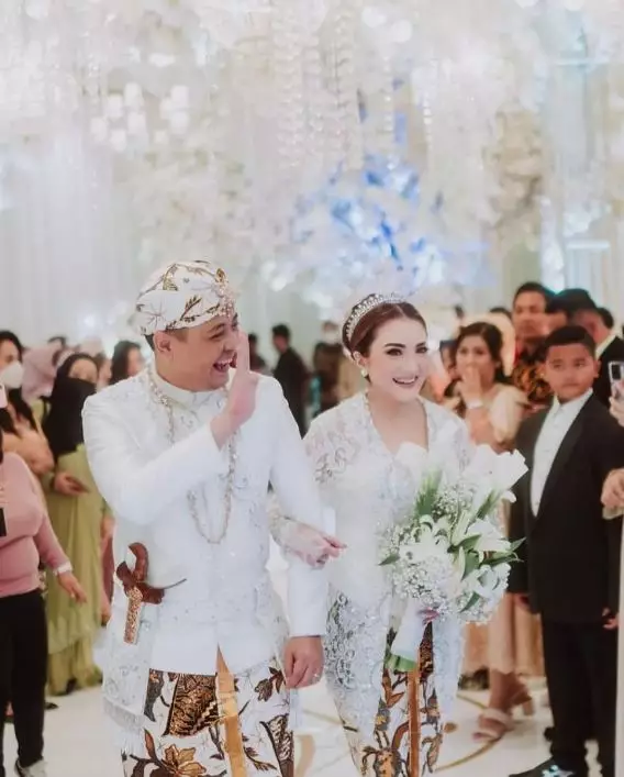 artis menikah dua kali gaya sederhana © Instagram