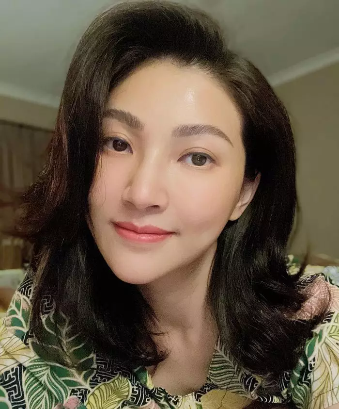 seleb sulam alis tanpa makeup © instagram