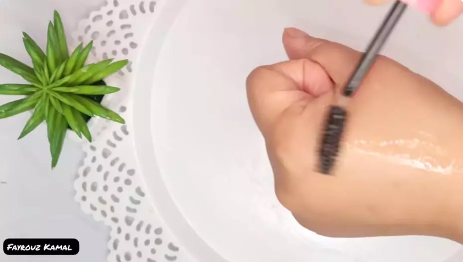 melebatkan bulu mata berbagai sumber