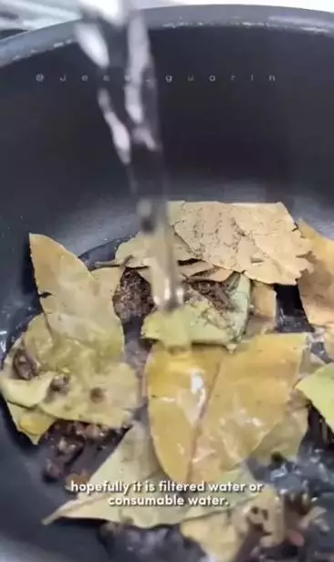 Kencangkan wajah kendur agar tampak awet muda daun salam Berbagai sumber Kencangkan wajah kendur agar tampak awet muda daun salam Berbagai sumber