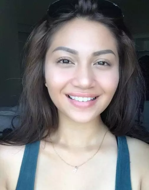 Ariel Tatum tanpa extension bulu mata © Instagram