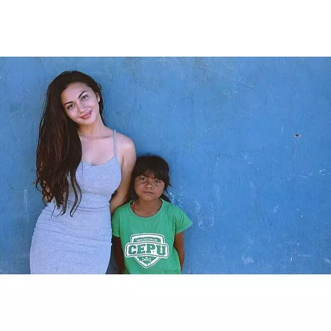 Ariel Tatum tanpa extension bulu mata © Instagram