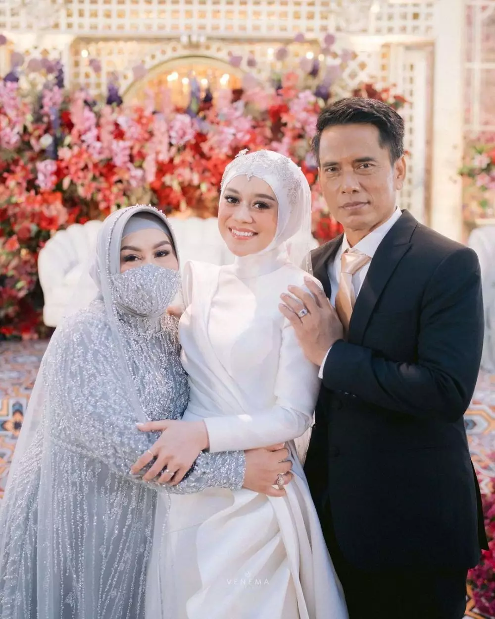 pesona seleb menikah dengan makeup soft glam © berbagai sumber