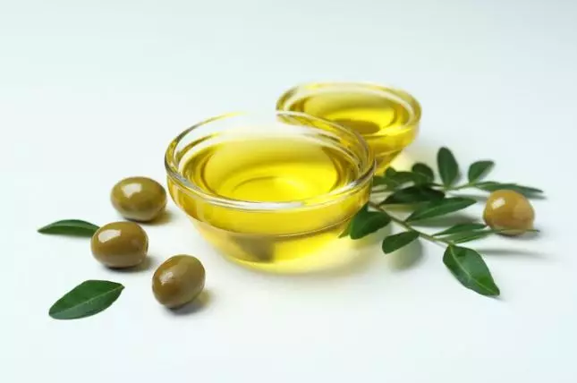 Kencangkan wajah mengendur pakai minyak zaitun Berbagai sumber
