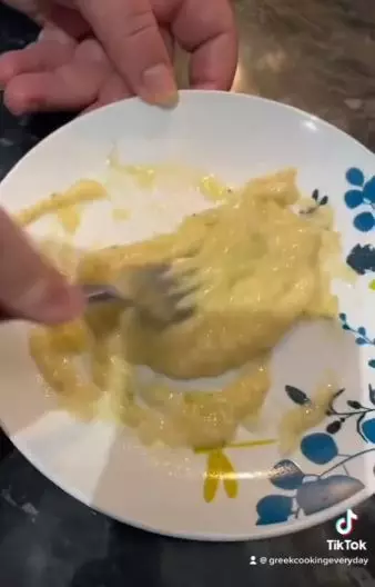 Kencangkan wajah mengendur pakai minyak zaitun Berbagai sumber