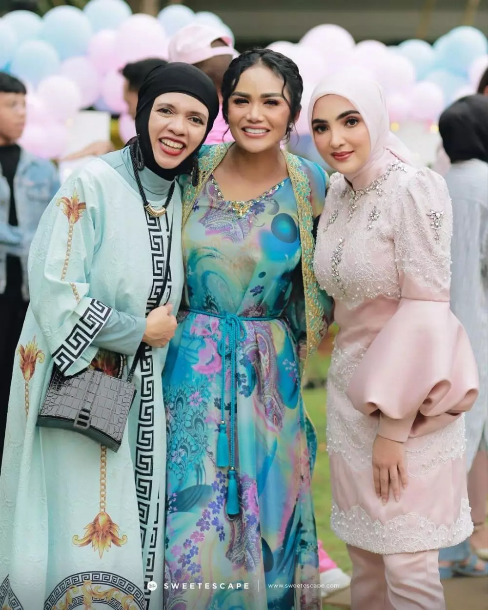 kedekatan seleb dan besan © berbagai sumber kedekatan seleb dan besan © berbagai sumber