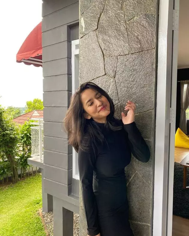 Risma Nilawati tampil modis © Instagram