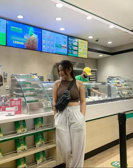 Risma Nilawati tampil modis © Instagram