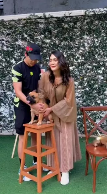 potret mesra Maxime Bouttier dan Luna Maya © Instagram potret mesra Maxime Bouttier dan Luna Maya © Instagram