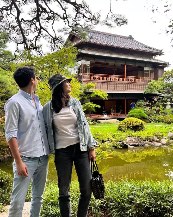 potret mesra Maxime Bouttier dan Luna Maya © Instagram potret mesra Maxime Bouttier dan Luna Maya © Instagram