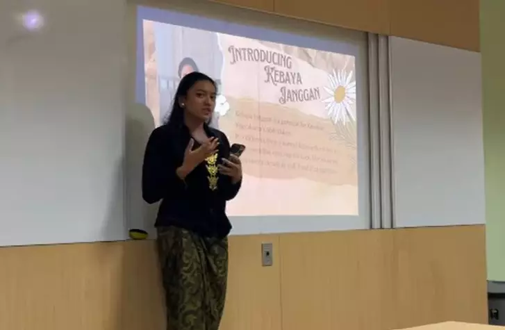 potret cantik anak penyanyi saat pakai kebaya © berbagai sumber