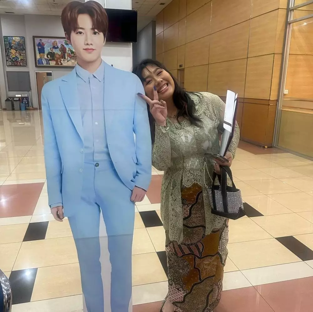 potret cantik anak penyanyi saat pakai kebaya © berbagai sumber