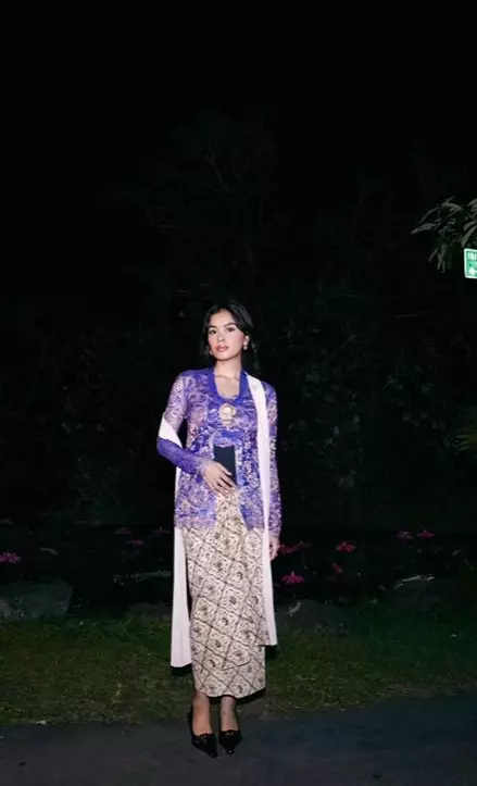 potret cantik anak penyanyi saat pakai kebaya © berbagai sumber